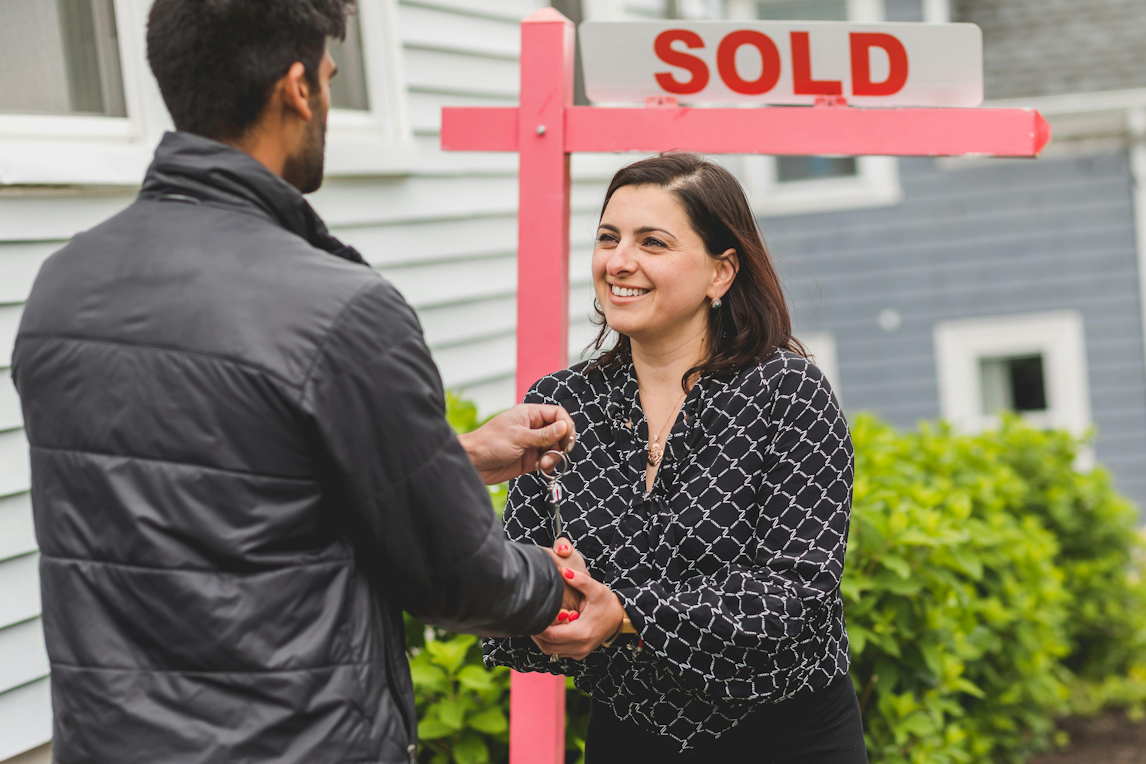 Homebuyers exploring conventional loan options