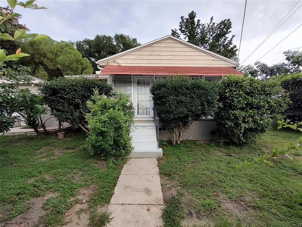995 W 11th Ave
