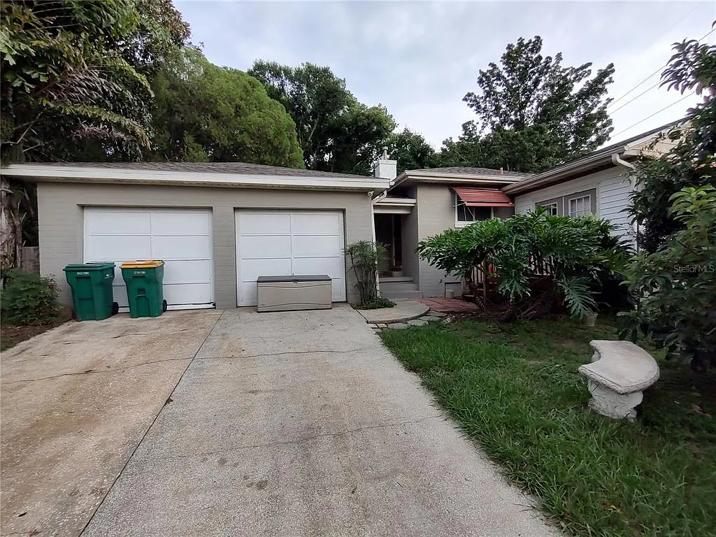 995 W 11th Ave