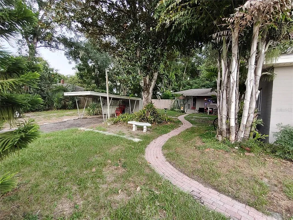 995 W 11th Ave