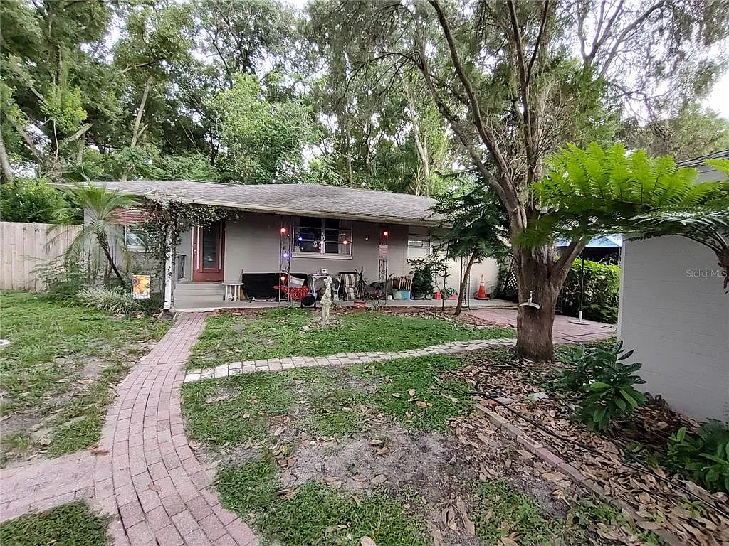 995 W 11th Ave