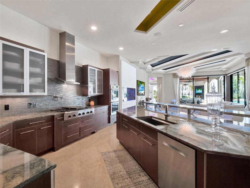 6137 Grosvenor Shore Drive