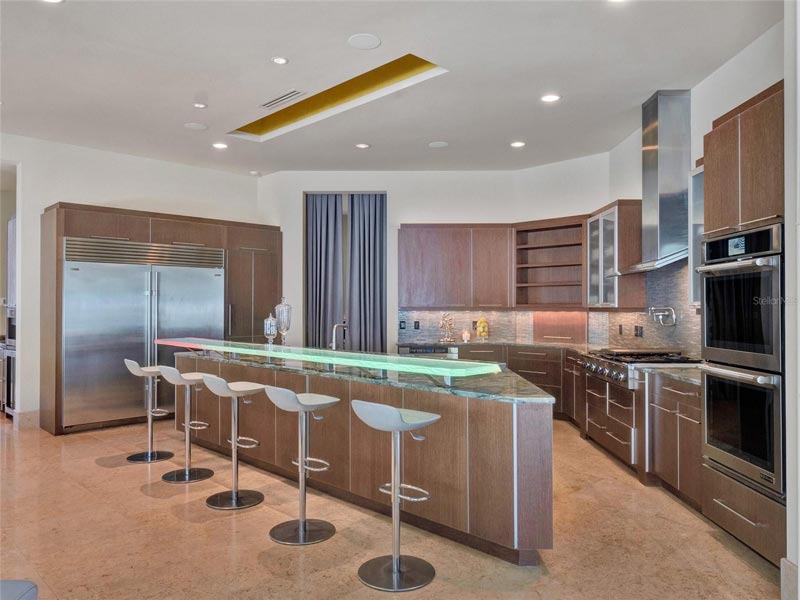 6137 Grosvenor Shore Drive