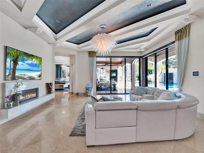 6137 Grosvenor Shore Drive