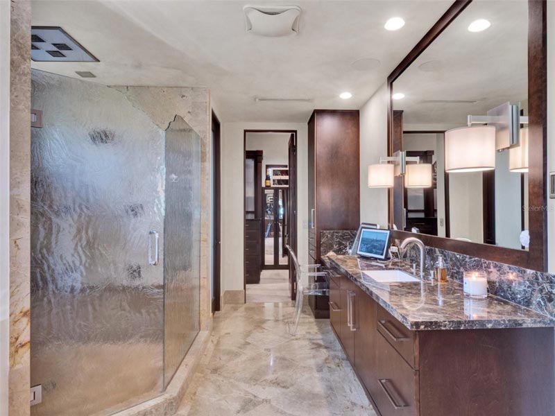 6137 Grosvenor Shore Drive