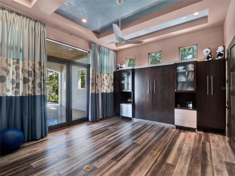 6137 Grosvenor Shore Drive