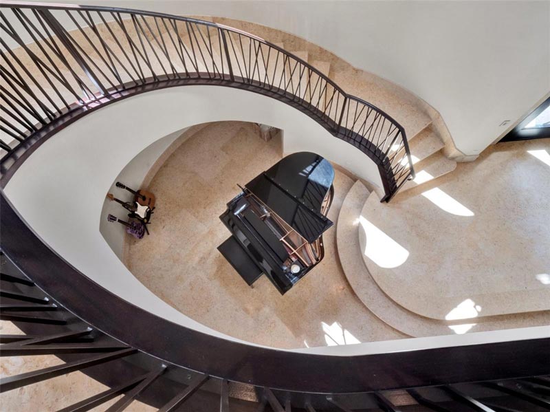 6137 Grosvenor Shore Drive