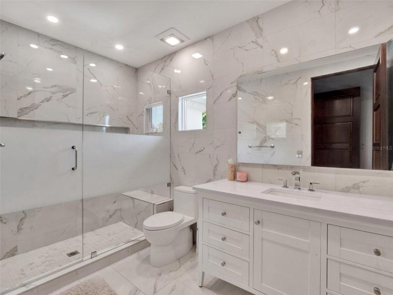 6137 Grosvenor Shore Drive