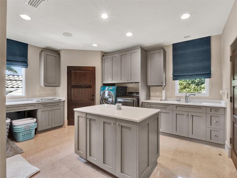6137 Grosvenor Shore Drive