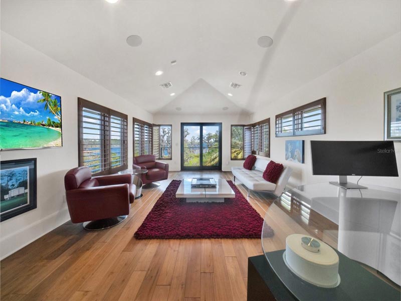 6137 Grosvenor Shore Drive